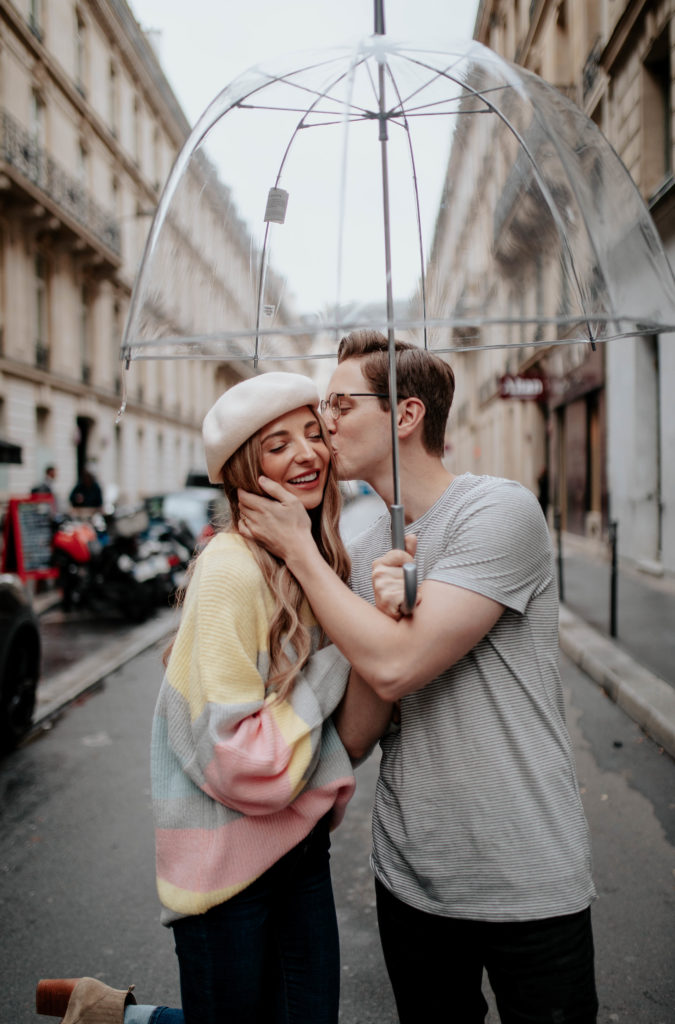 paris travel guide couple pictures